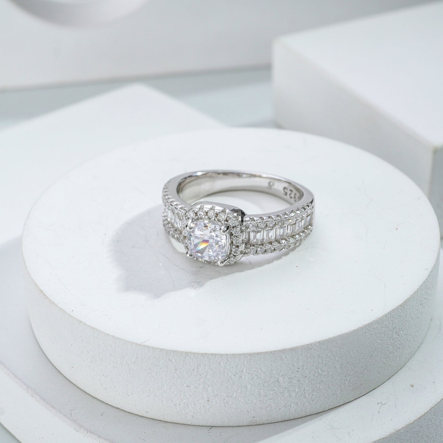 Crown Brillance Ring