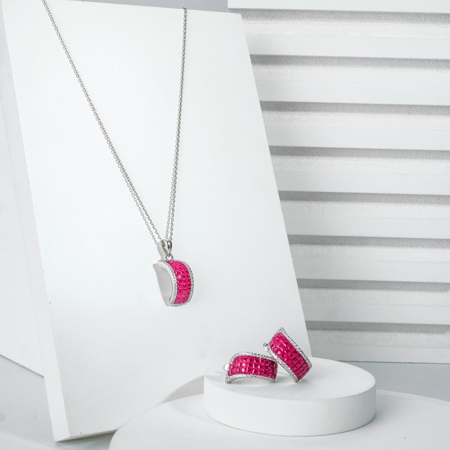 Scarlet Wave Chain Set